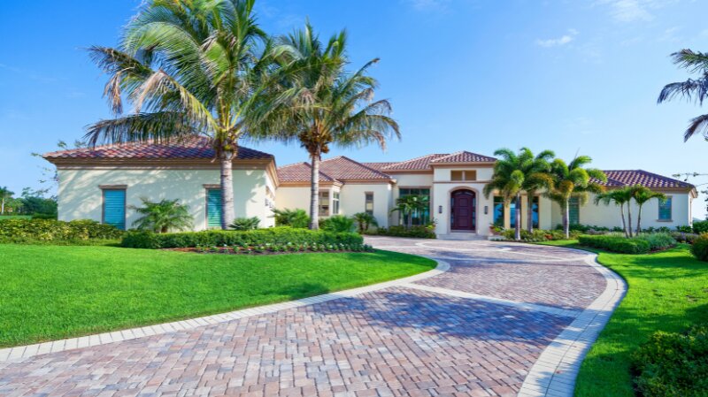 Ways to Help Coastal Homes Stand Out in the Early-Year Market Photo